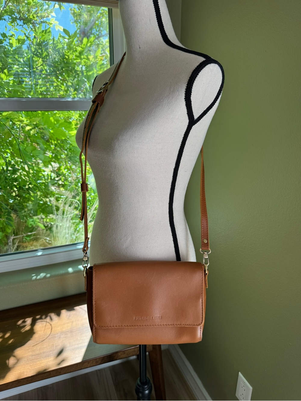 Portland Leather Medium Metro Crossbody - Picture 9 of 9